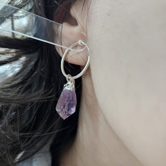 Par de aros de Amatista con baño de plata y argolla de plata tamaño grande