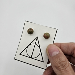 Par de aros pasantes con baño de plata y bolitas de 8mm de Piedras Naturales - comprar online
