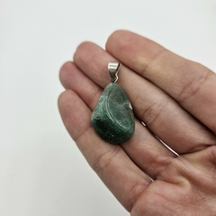 Dije de Cuarzo Verde- rolado- mediano- acero en internet