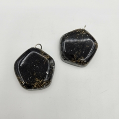 Dije de orgón con turmalina negra de forma hexagonal