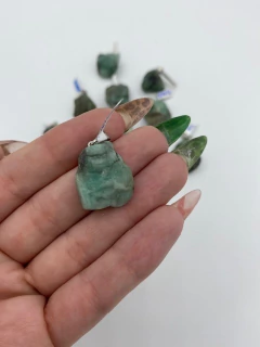 Dije de raiz de esmeralda en bruto- Acero - comprar online