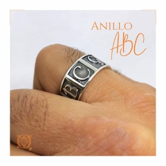 Anillo inciales