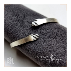 Esclava Abrazo - Quimbaya Orfebrería 