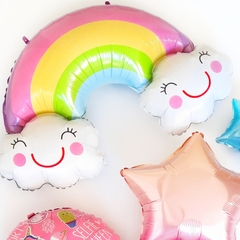 GLOBO ARCOÍRIS CON NUBES SONRIENTES - Almacén de Globos
