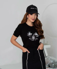 T Shirt Bordada Luciana Pais [38, 42 e 44] (94253)