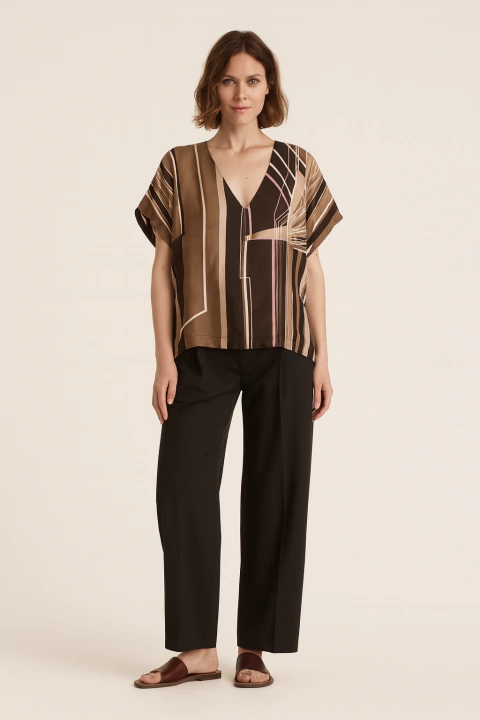 TOP AMPLIO ESCOTE V SEDA NATURAL RAYA VERTICAL - comprar online