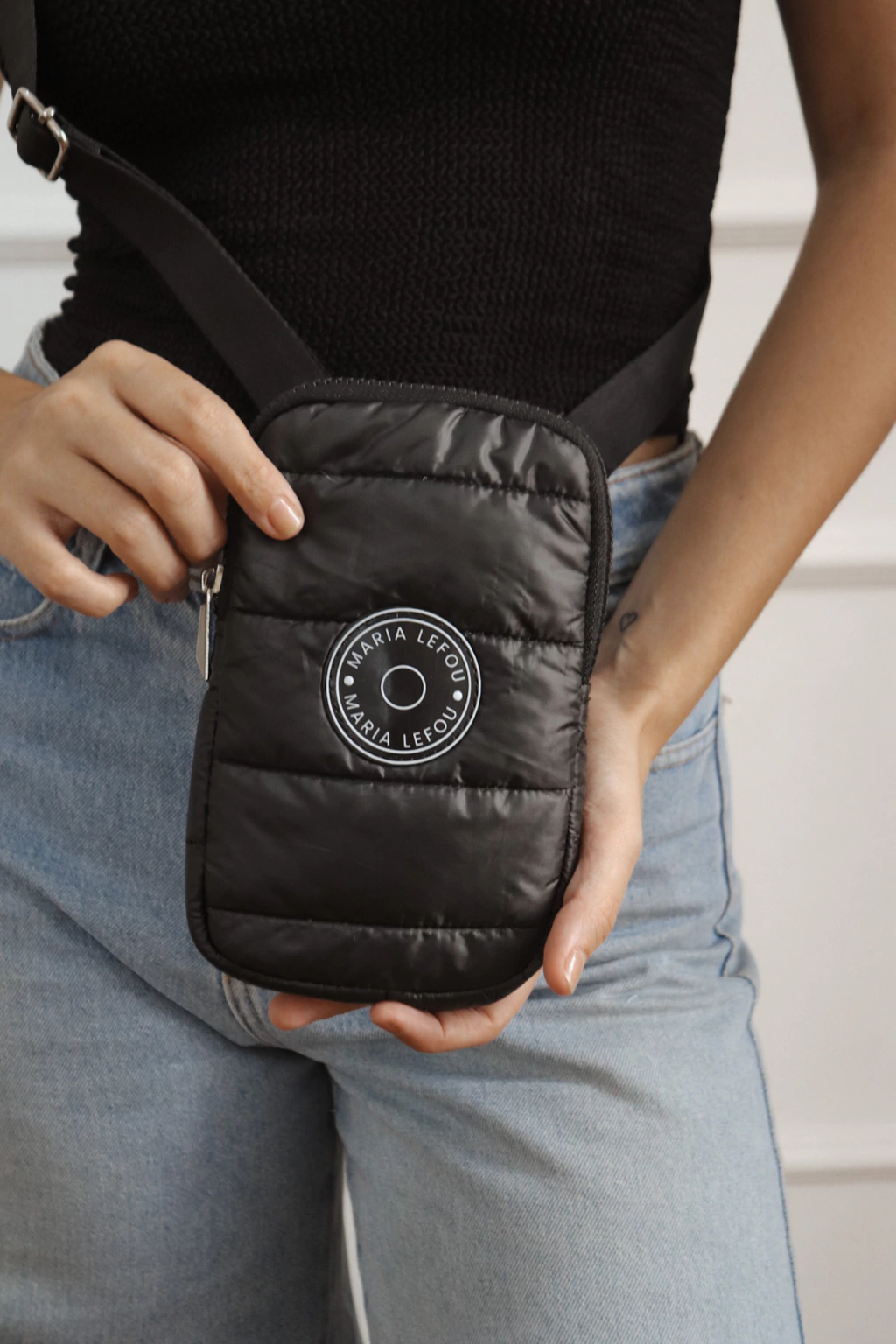 portacelular annie negro clasico puffer