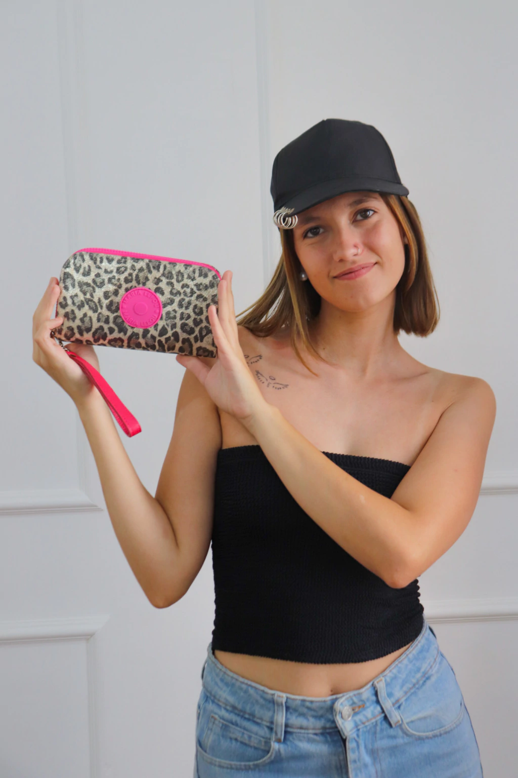 billetera doble cierre animal print gris con fucsia