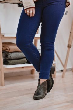 Jean Cora - Casa Blanca Showroom