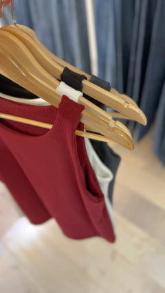 Musculosa Heily en internet