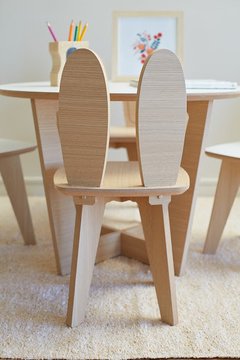 combo de mesa para niños con 4 sillas conejo