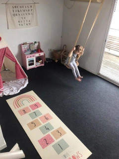 Hamaca beige de goma eva para interior