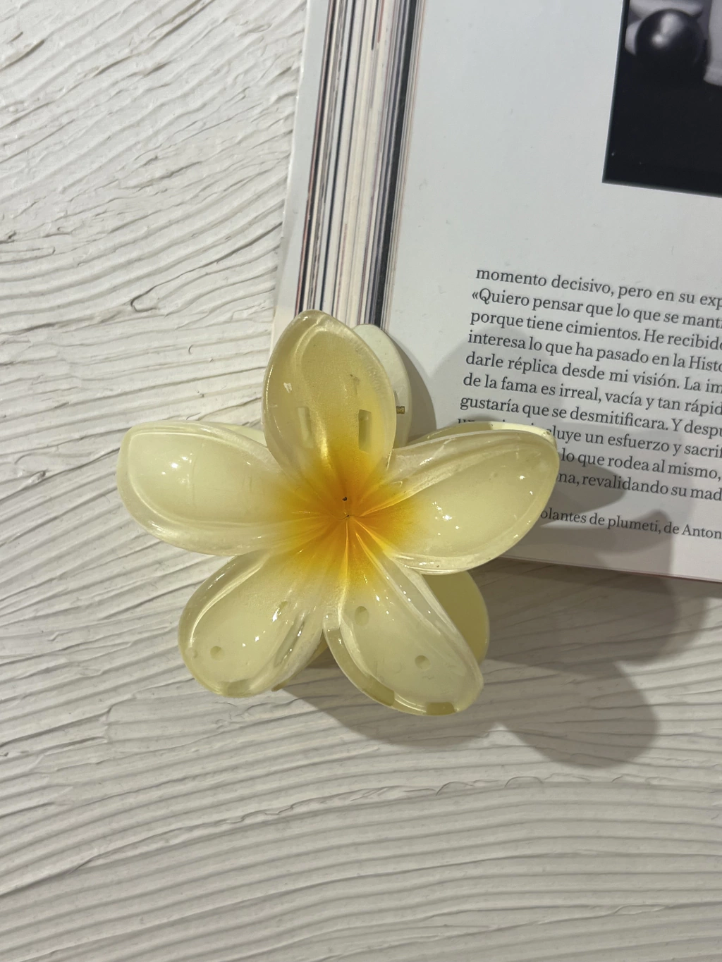Broche Hibiscus honey