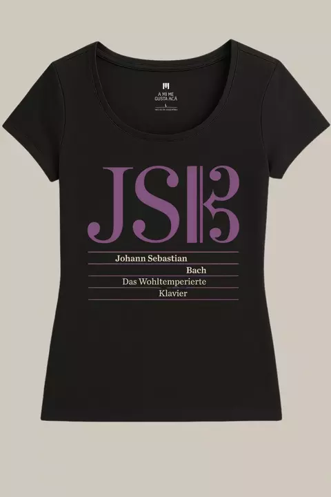 Remera negra para mujer con diseño violeta homenaje a JS Bach con texto en alemán y nombre completo en el frente