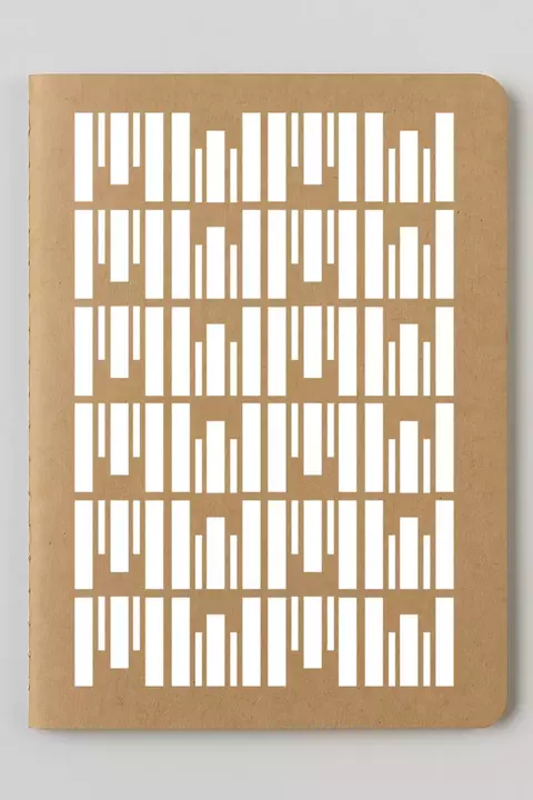 Cuaderno Métrica tamaño A5 con tapa kraft y diseño geométrico de barras blancas