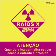 Placa Raios X - Entrada Restrita - Atenção: Quando a luz vermelha estiver acesa a entrada é proibida .