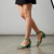 Sandalias de cuero bajas con pulsera color verde. Modelo Camilo de Las Boleras.