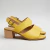 Sandalias de cuero color amarillo. Modelo Cazzu de Las Boleras.