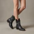 Bota texana de cuero color negro con arabezcos grabados. Modelo Irene de Las Boleras.