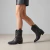 Bota texana de cuero color negro con arabezcos grabados. Modelo Irene de Las Boleras.