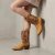 Bota texana de cuero color suela con arabezcos chocolate. Modelo Irene de Las Boleras.