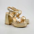 Sandalia de cuero con plataforma color oro. Modelo Ivan de Las Boleras.