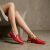 Zuecos de cuero color rojo. Modelo Jerry de Las Boleras.