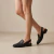 Zuecos de cuero color negro. Modelo Jerry de Las Boleras.