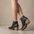 Botineta baja de cuero con doble cierre metálico color negro. Modelo Jesi de Las Boleras.