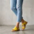 Sandalia de cuero color amarillo. Modelo Kimi de Las Boleras.