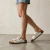 Sandalia de cuero tipo birkenstock color tiza. Modelo Leon de Las Boleras.