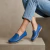 Mocasín de cuero cosido color azul. Modelo Luca de Las Boleras.