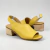 Sandalia de cuero color amarillo. Modelo Nacho de Las Boleras.
