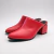 Zueco de cuero color rojo. Modelo Nanami de Las Boleras.