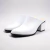 Zueco de cuero color blanco. Modelo Nanami de Las Boleras.