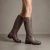 Botas altas de cuero color chocolate. Modelo Renata de Las Boleras.