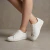Zapatillas de cuero color blanco. Modelo Sofi de Las Boleras.