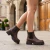 Bota baja de cuero color chocolate modelo Tali de Las Boleras.