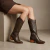 Bota alta de cuero clásica color chocolate. Modelo Tora de Las Boleras.
