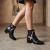 Bota corta de cuero combinada en color negro. Modelo Trish de Las Boleras.