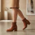 Bota corta de cuero combinada en color suela. Modelo Trish de Las Boleras.
