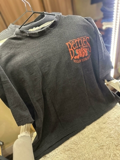 REMERA JUST CHILL BOXY NEVADA