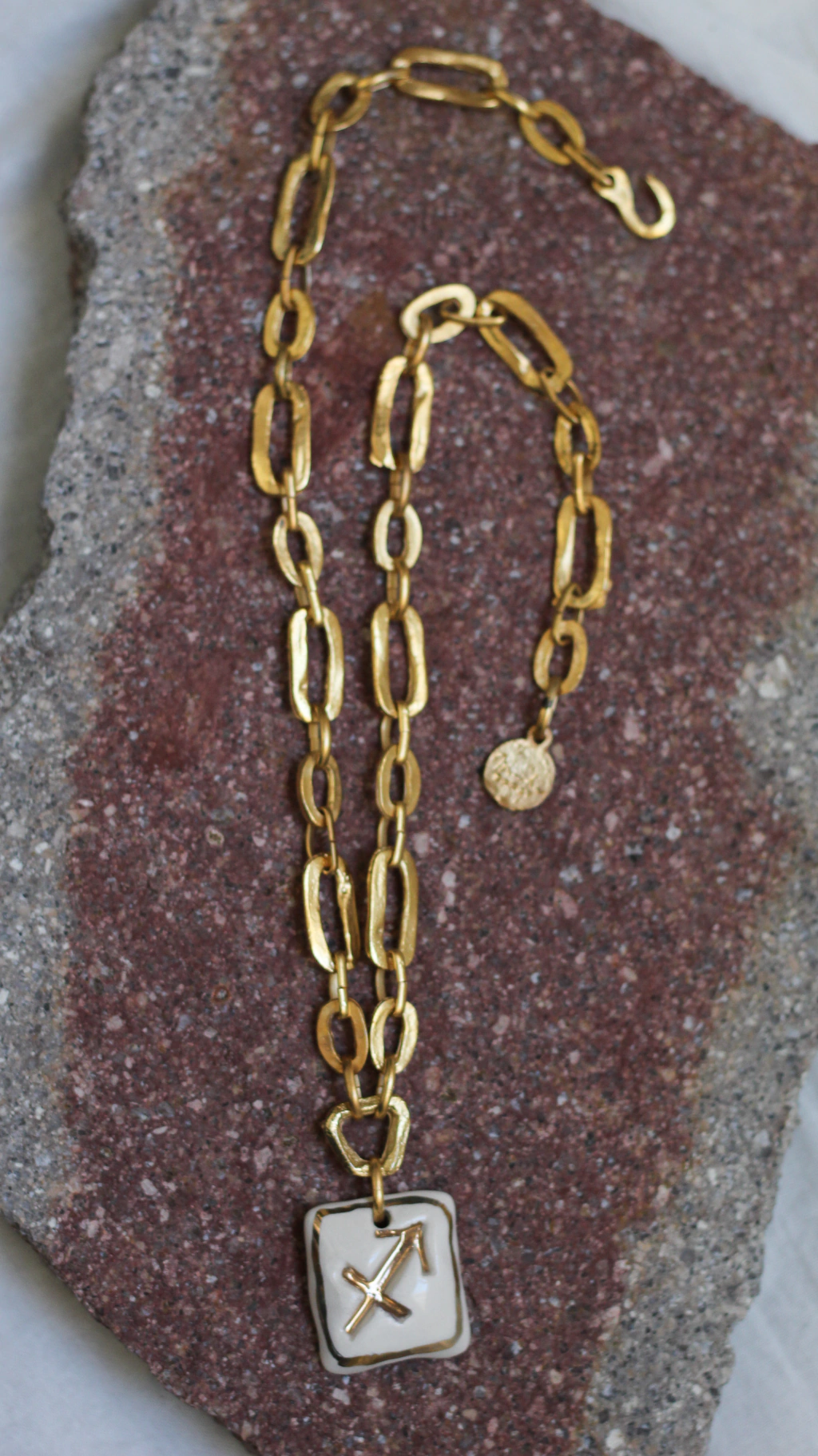 Collar Zodíaco con cadena dorada