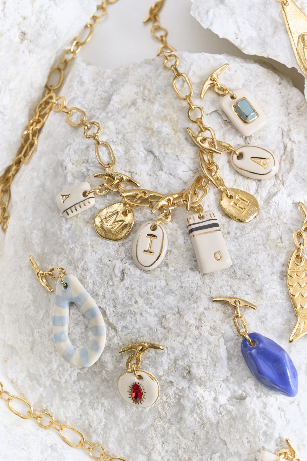 Cadena amuletos dorada