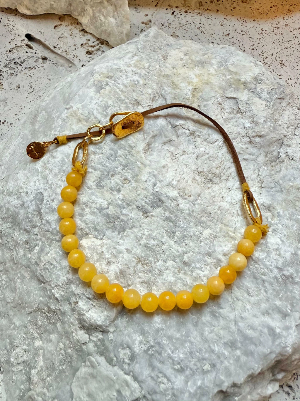 Collar ovo amarillo