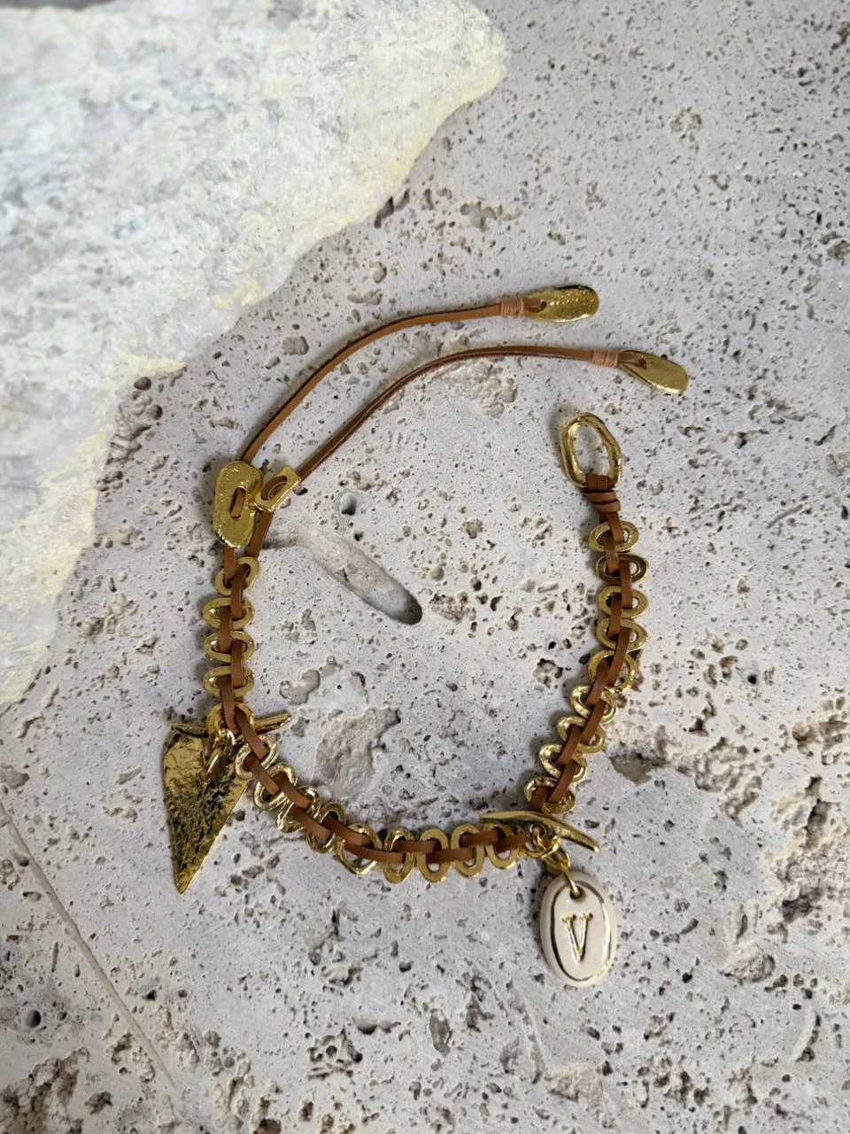 Collar cedrón dorado