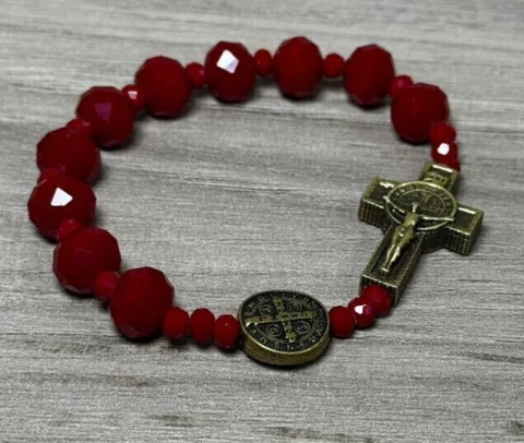 Pulseira Carismática São Bento (Vermelha) - comprar online