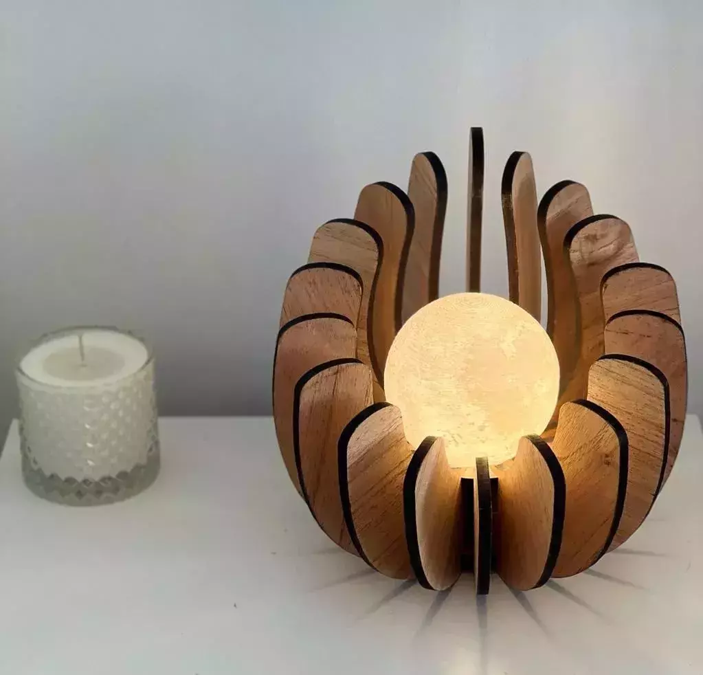 Velador nórdico de madera con tulipa - loto