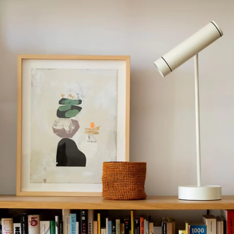 Lampara de mesa velador moderno de diseño IMDI de cavia cabezal movil de color blanco 