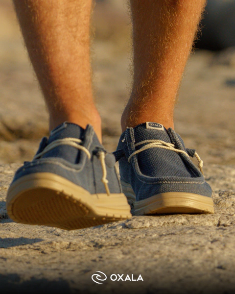 Zapatillas náuticas azul playa grande